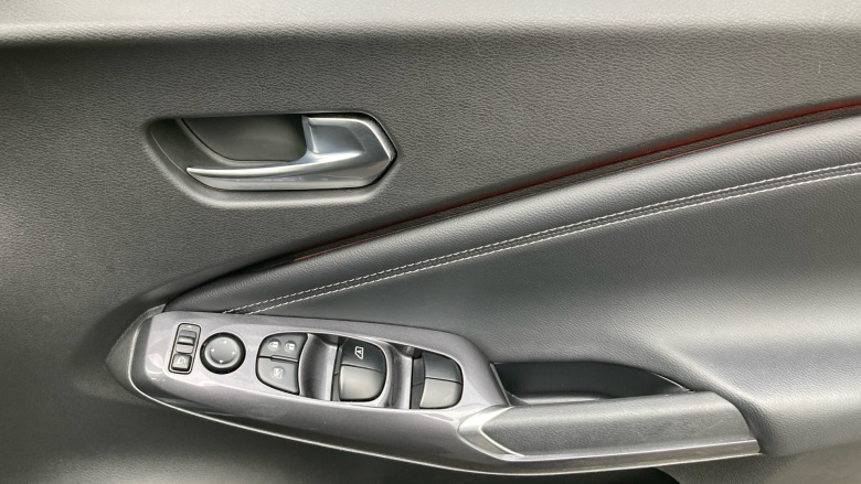 Nissan Juke 1.0 DiG-T 114 Tekna 5dr Petrol Hatchback